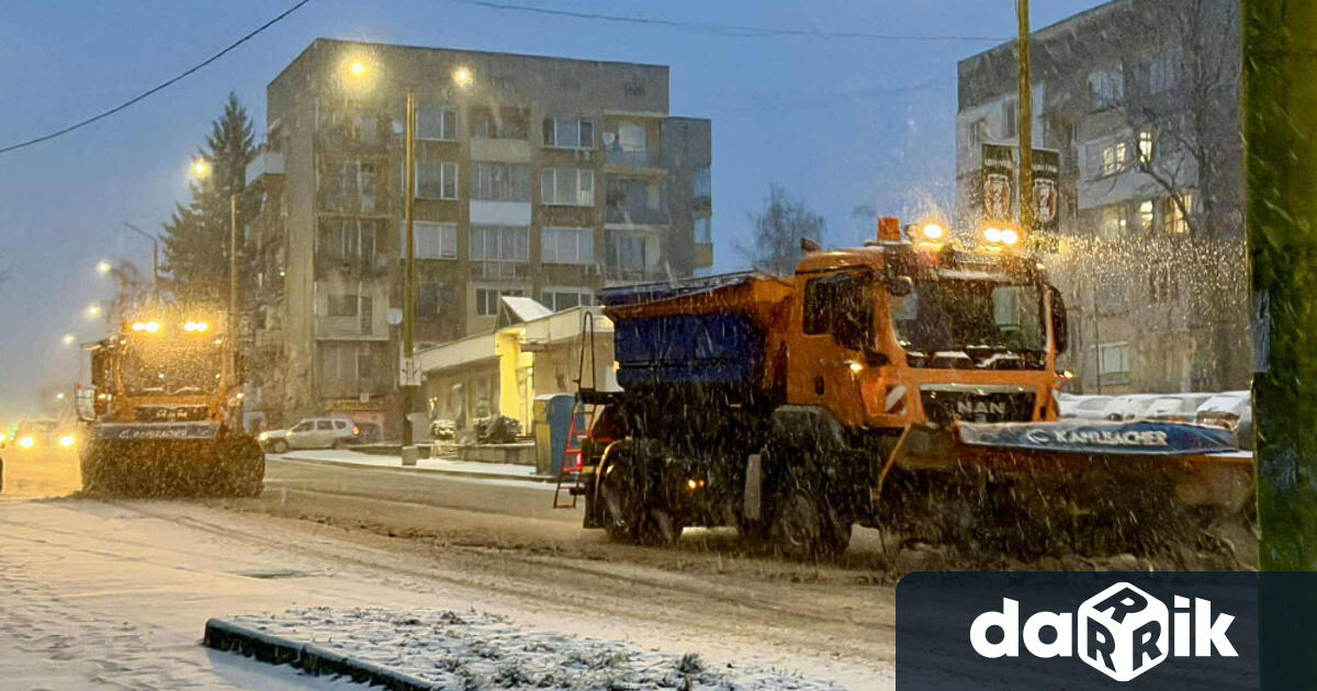 Градският и извънградският обществен транспорт се изпълняват по утвърдените графици