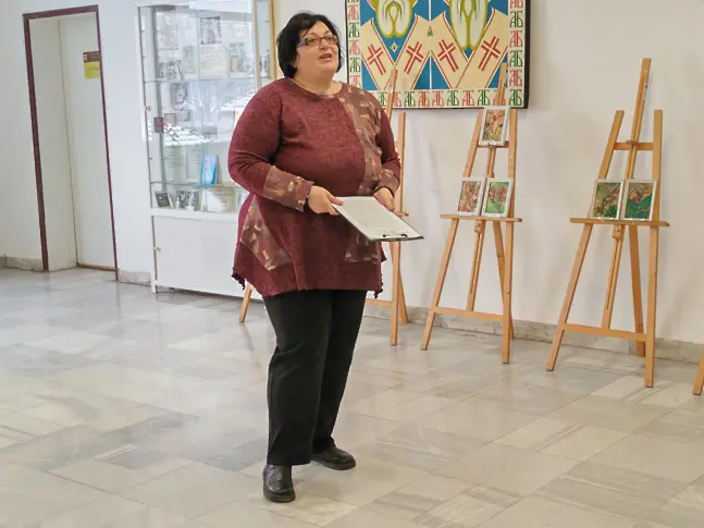 Светла Дамяновска подреди изложба живопис в Община Мездра под наслов "Вълшебната гора"