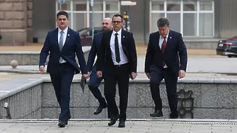 От МЕЧ пристигнаха на „Дондуков“ 2 за консултации с президента Илияна Йотова