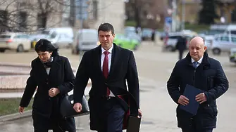 Представители на „Величие“ пристигнаха на „Дондуков“ 2 за консултации с президента 