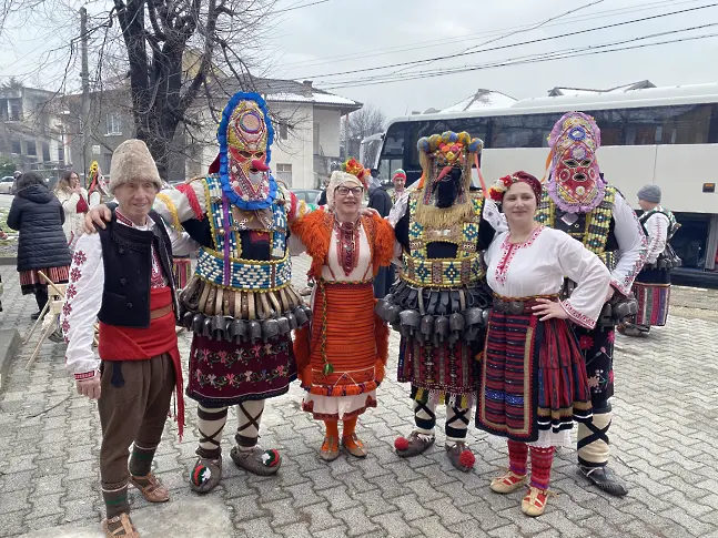 Тринадесето издание на Кукерския празник „Февруарска плетеница“ в Луковит/СНИМКИ/