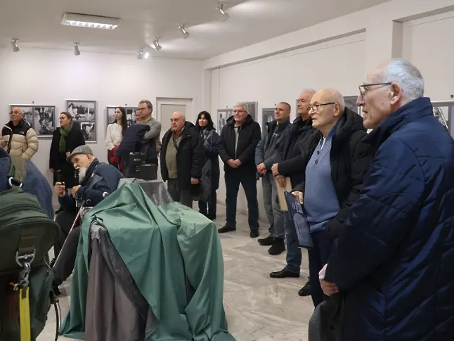 Фотоизложба „Старата школа” представя в кадри поколения фотографи