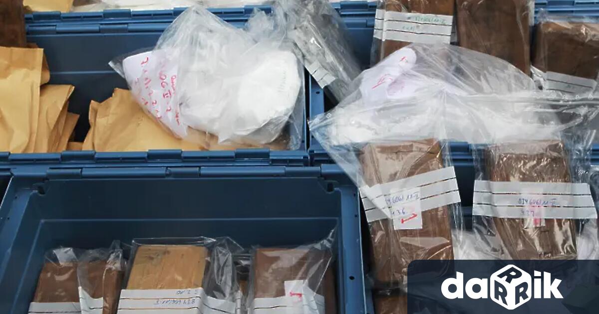 Окръжна прокуратура в Хасково повдигна обвинение и задържа полицейска служителка