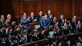 Японската управляваща партия печели безпрецедентно мнозинство