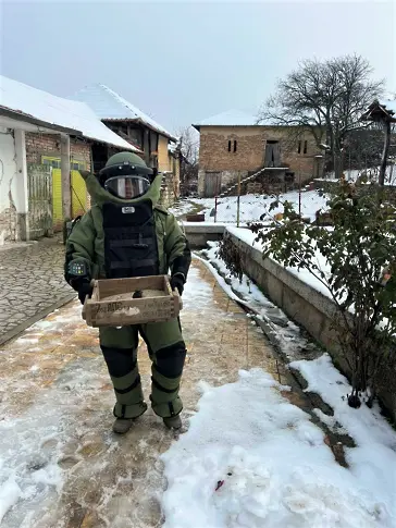 Специализиран екип от Сухопътните войски обезвреди ръчна граната в област Плевен