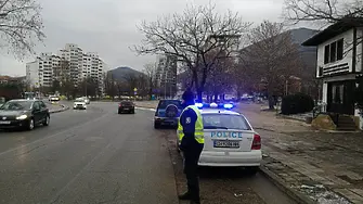 Задържаха криминално проявен, укрил се след пътно произшествие край Сливен