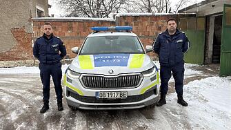 Полицаи от РУ Луковит са наградени за спасяване на жена от пожар