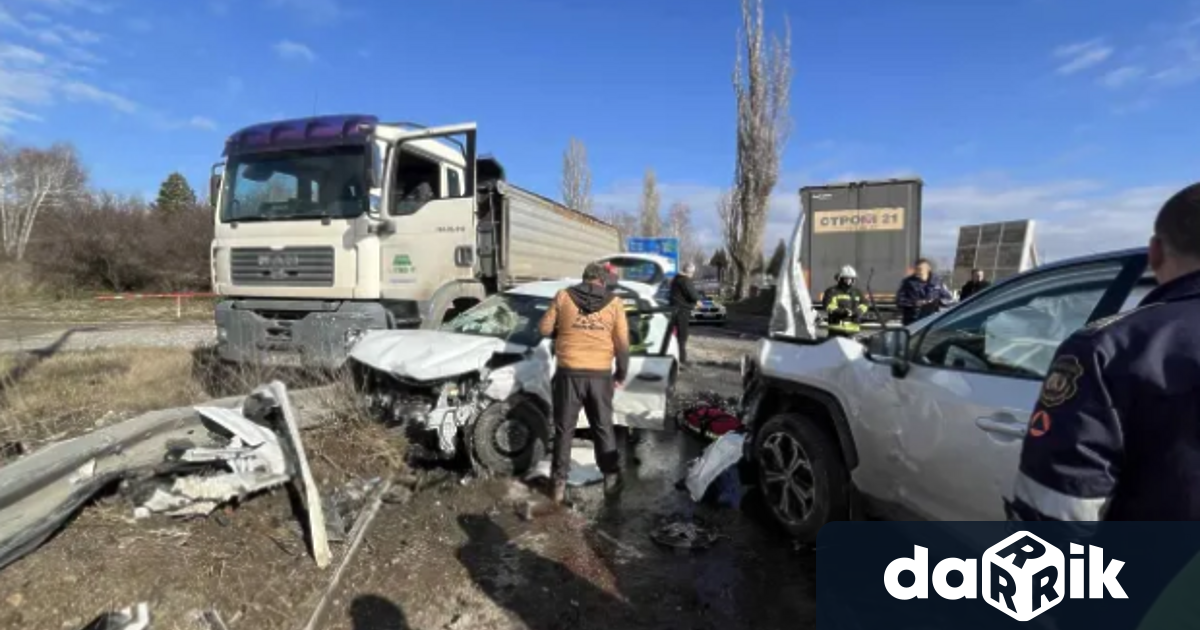 2 тира и 5коли се удариха в столичния квартал Суходол