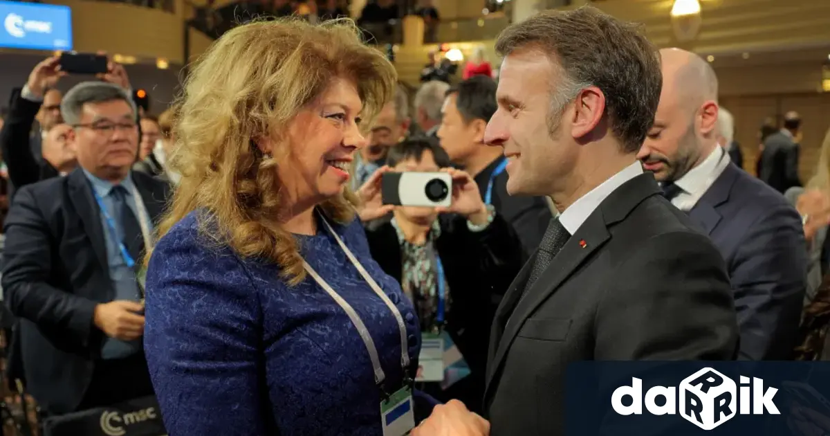 Президентът Илияна Йотова разговаря с френския си колега Еманюел Макрон