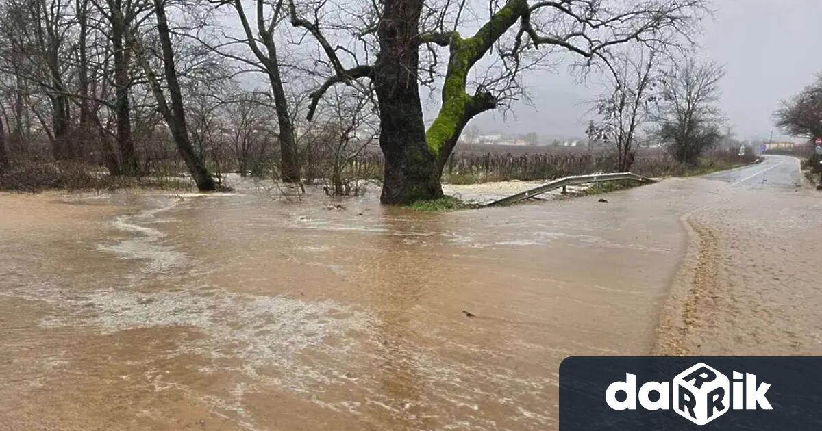 Проливните дъждове у нас днес причиниха щети в няколко градове