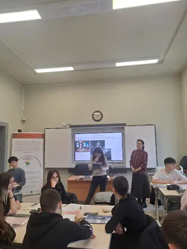 „Клетката – вселената в нас!“: STEM урок превърна учениците на НТГ - Пловдив в изследователи