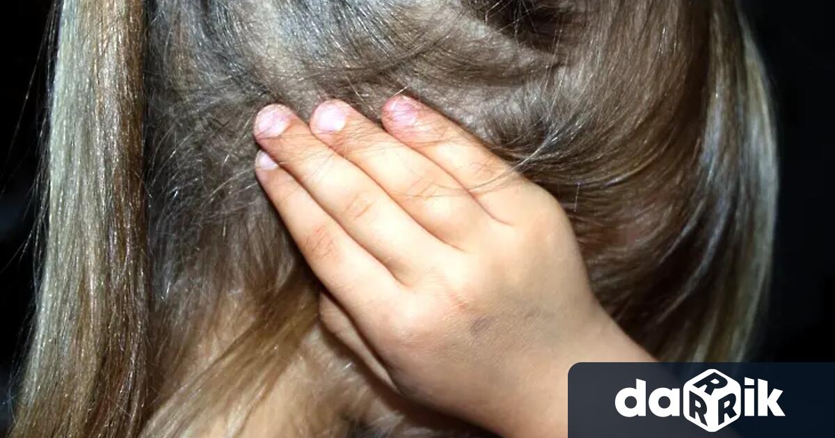 Задържаният за педофилия учител от плевенското село Садовец спал с