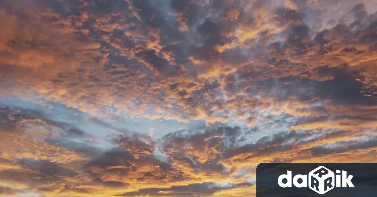 Днес облачността ще е разкъсана след обяд над източната половина