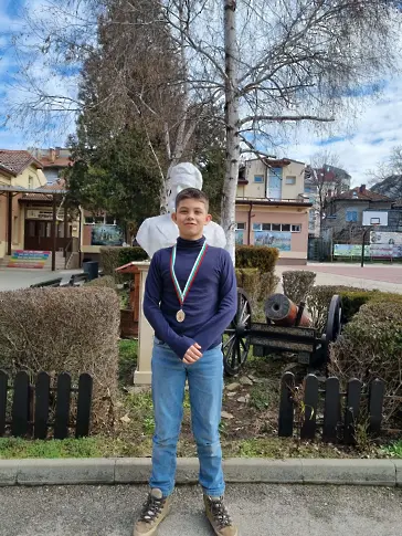 Калоян Николов, ученик от 4 клас в НУ „Христо Ботев“, с второ място на Държавно първенство за деца по класическа борба