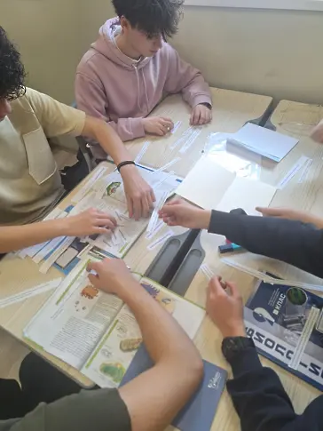 „Клетката – вселената в нас!“: STEM урок превърна учениците на НТГ - Пловдив в изследователи