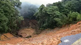 Ограничено е движението между селата Виево и Славейно
