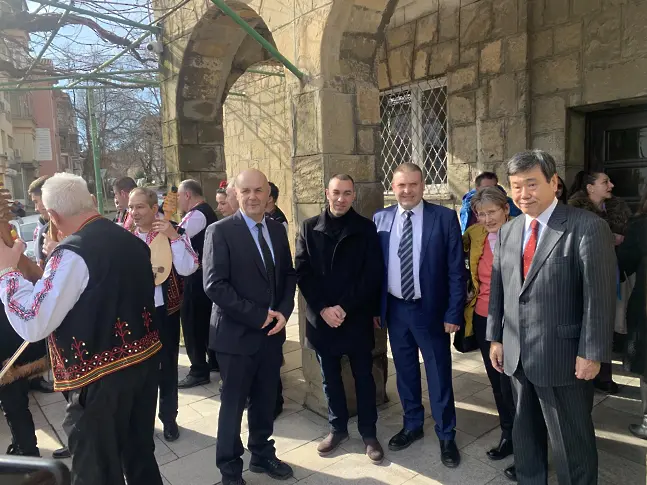 С тържествен ритуал по зарязване на лозята Институтът по лозарство и винарство – Плевен отбеляза празника на лозаря