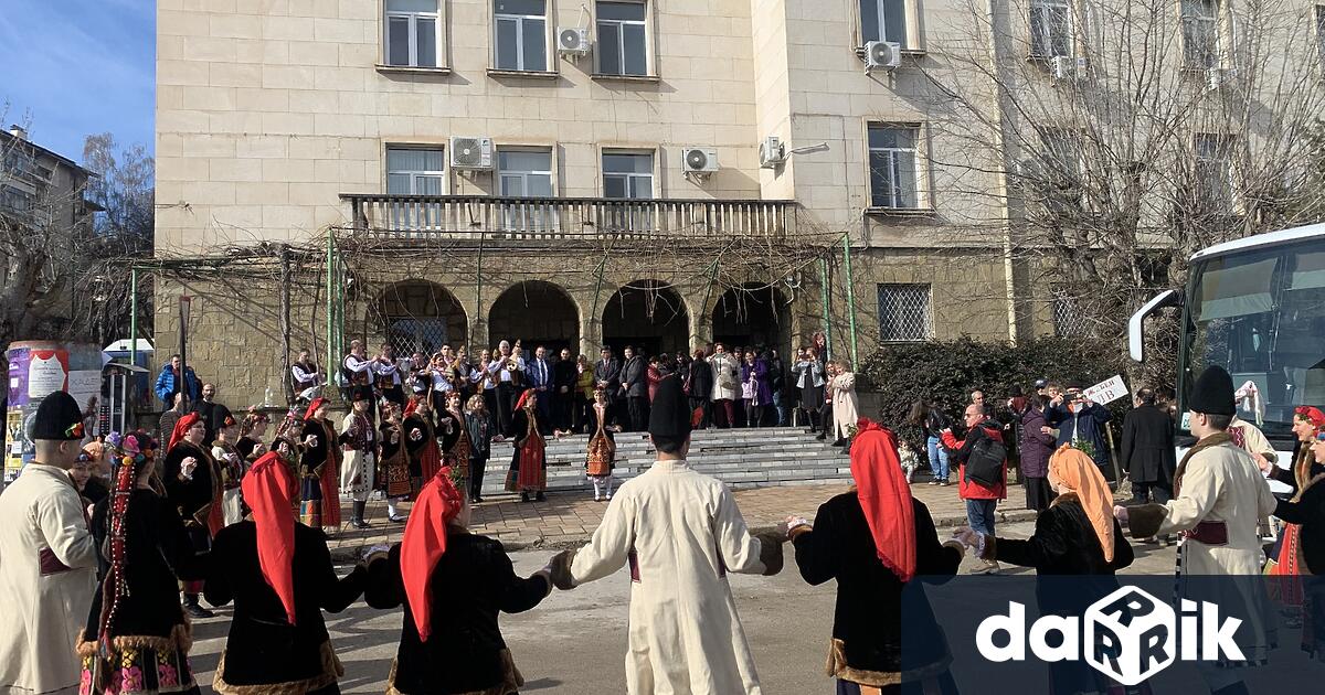 На 14 ти февруари с ритуалното зарязване на лозите край