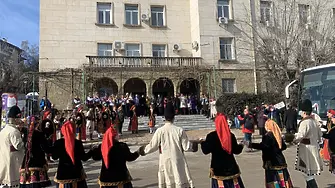 С тържествен ритуал по зарязване на лозята Институтът по лозарство и винарство – Плевен отбеляза празника на лозаря