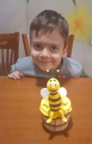  Първокласник от НУ „ Христо Ботев “, гр. Плевен е отличен от “Пчеларство - Плевен 2026 ” 