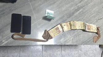 Задържаха плевенчанин, участвал в нов способ за прехвърляне в Румъния на пари, придобити чрез измама