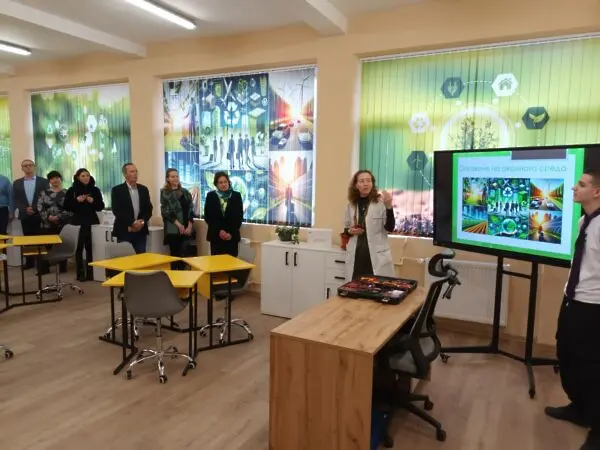 STEM център по математика, информатика и зелени технологии отвори врати в ПГ по механоелектротехника в Плевен 