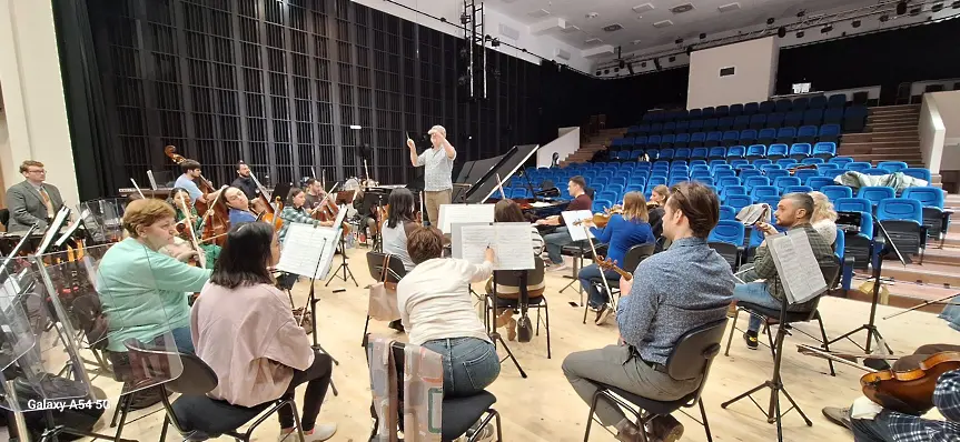 Симеон Гошев: Концерт №1 на Брамс за пиано и оркестър е грандиозно, монументално произведение,  с много емоции и ще бъде интересно преживяване за публиката