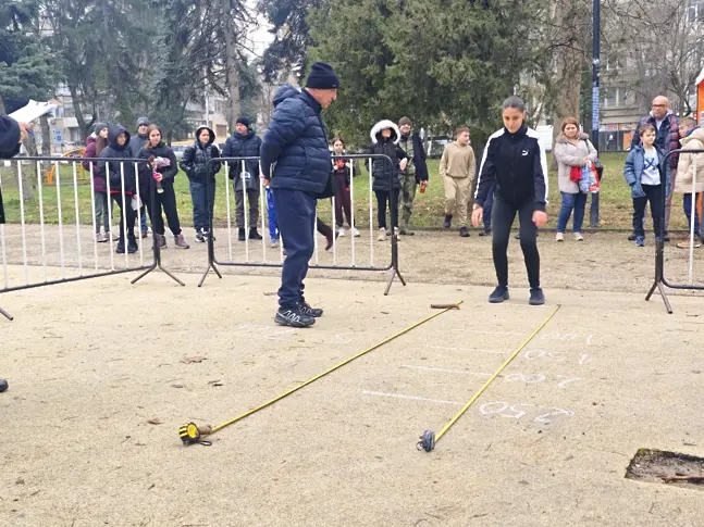 Деца на различна възраст посветиха своите „Лъвски скокове“ в Плевен на Апостола на свободата