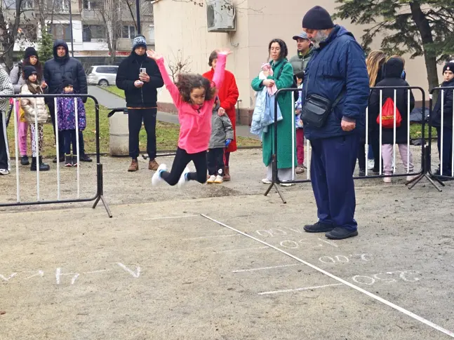 Деца на различна възраст посветиха своите „Лъвски скокове“ в Плевен на Апостола на свободата