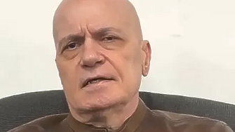 Слави Трифонов предостави своя Фейсбук профил на Тошко Йорданов, за да отговори на Кирил Петков