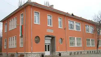 Вземат мерки за спокойствието на децата и родителите по случая в сливенското училище „Димитър Петров“