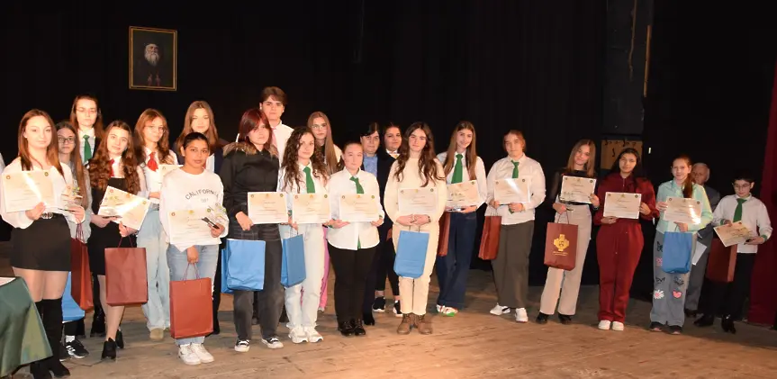 Наградиха най-добрите от конкурса за есе и рисунка под надслов „210 години от рождението на Екзарх Антим I – заветите на един достоен българин"