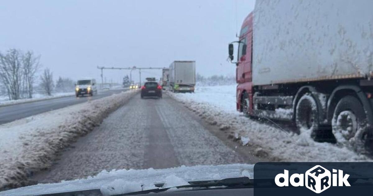 Към настоящия момент 56 машини работят по републиканската пътна мрежа