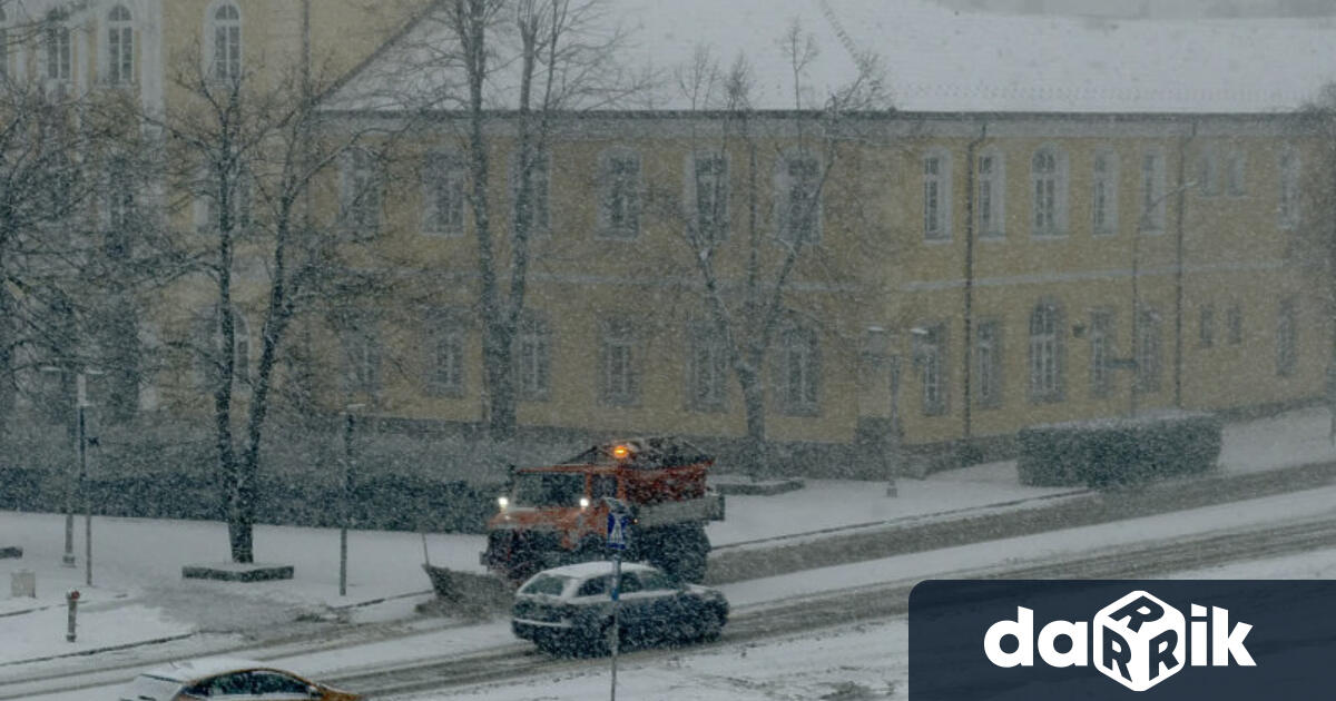 В Габрово продължава интензивно снегопочистване – 19 машини работят по