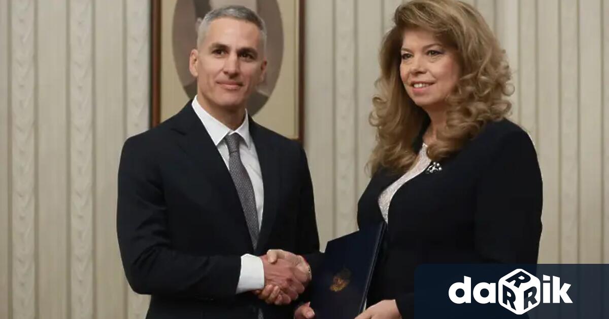 Президентът Илияна Йотова тряба даизпълни заявката си и да издаде