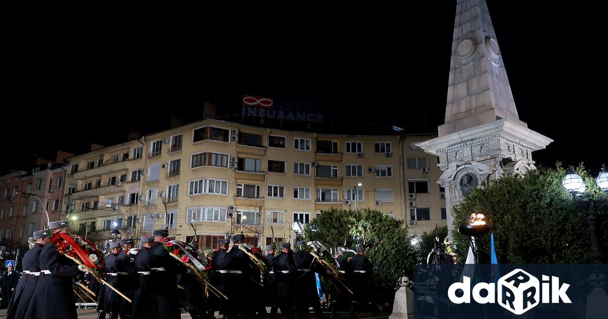 С възпоменателна церемония пред паметника на Васил Левски в София