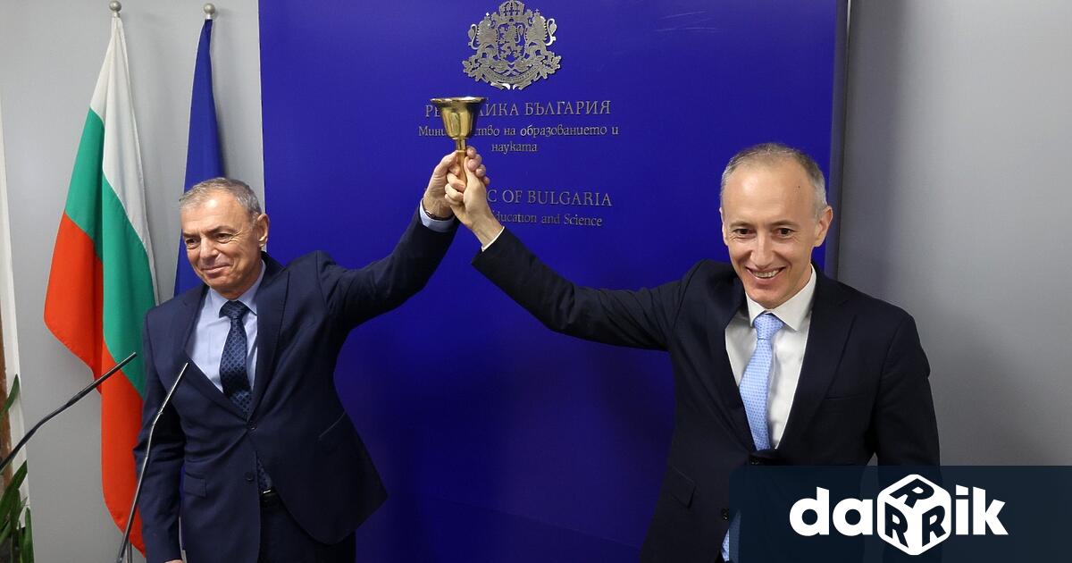 Редовната власт официално предаде щафетата на служебната Процесът стартира с