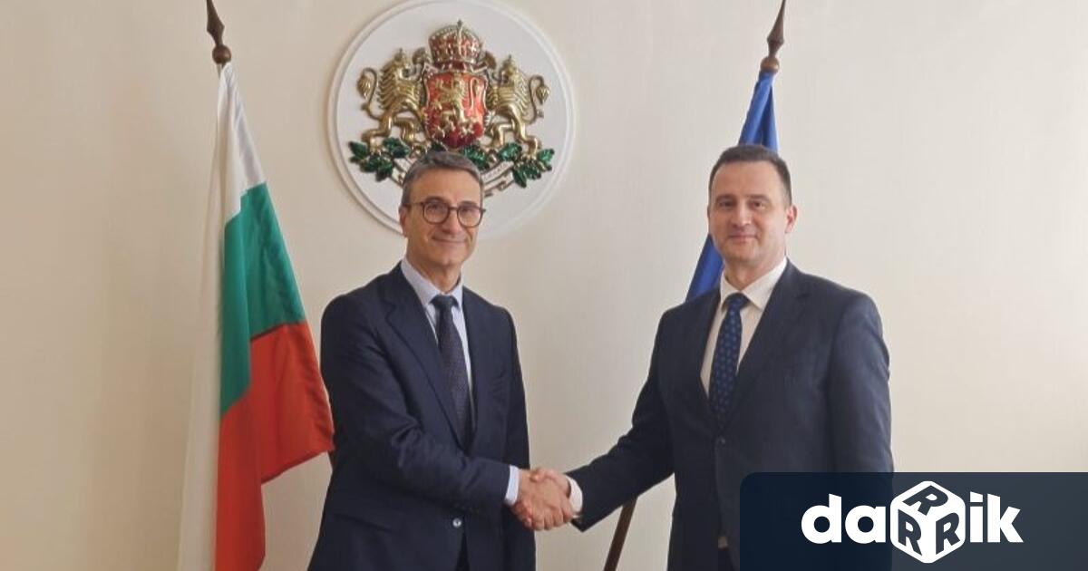 Редовната власт официално предаде щафетата на служебната Процесът стартира с