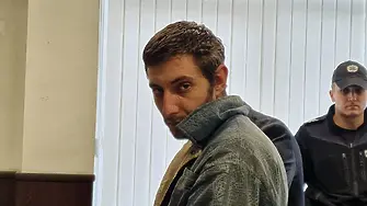 Стана ясно дали мъжът, убил баща си и живял седмица с трупа му, остава в ареста