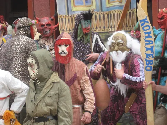 Кукери огласиха Коматево за Сирни заговезни