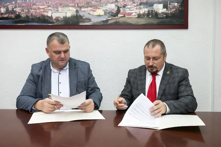 Алеята на свободата от Панагюрище до м. Оборище е най-важният проект в новия дарителски договор на „Асарел-Медет“