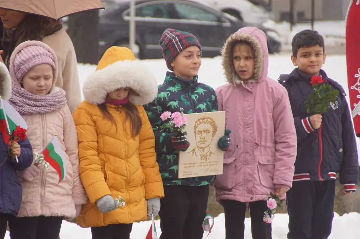 Васил Левски  -  153  години  безсмъртие  Град Левски изрази  своята  дълбока почит към своя патрон – Васил Левски