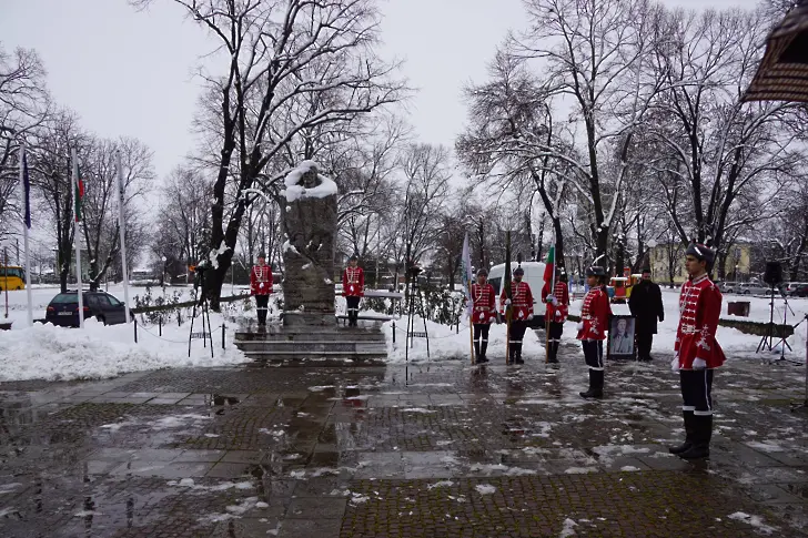 Васил Левски  -  153  години  безсмъртие  Град Левски изрази  своята  дълбока почит към своя патрон – Васил Левски