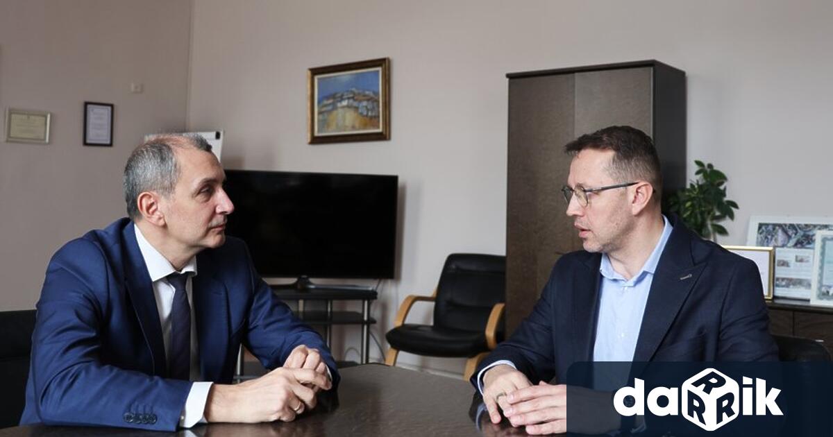 Министърът на здравеопазването доц Михаил Околийски не приема оставката на