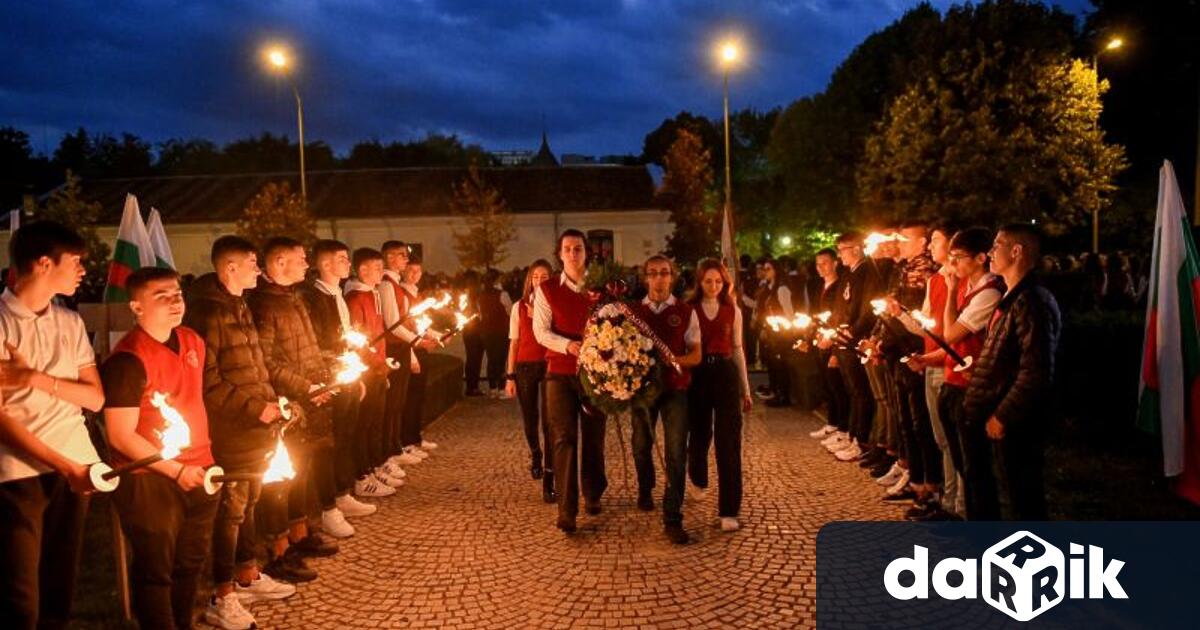 Поради влошени метеорологични условия отпада провеждането на факелно шествие което