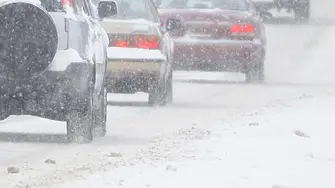 Двама възрастни и дете пострадаха при верижна катастрофа на „Тракия“