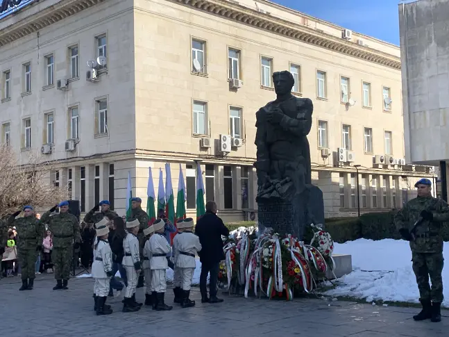 Памет за Апостола - Плевен се преклони пред личността и делото на Васил Левски/СНИМКИ/