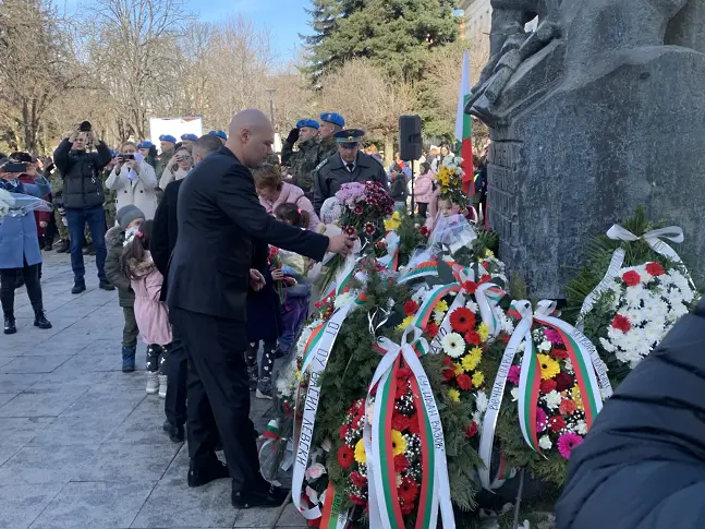 Памет за Апостола - Плевен се преклони пред личността и делото на Васил Левски/СНИМКИ/