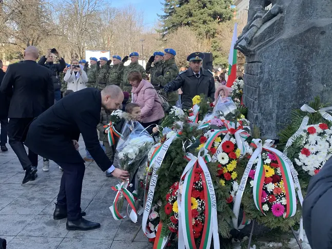 Памет за Апостола - Плевен се преклони пред личността и делото на Васил Левски/СНИМКИ/