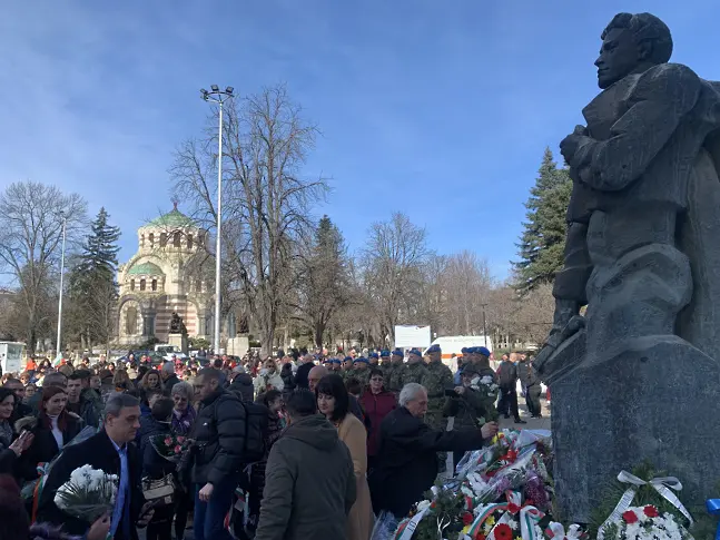 Памет за Апостола - Плевен се преклони пред личността и делото на Васил Левски/СНИМКИ/